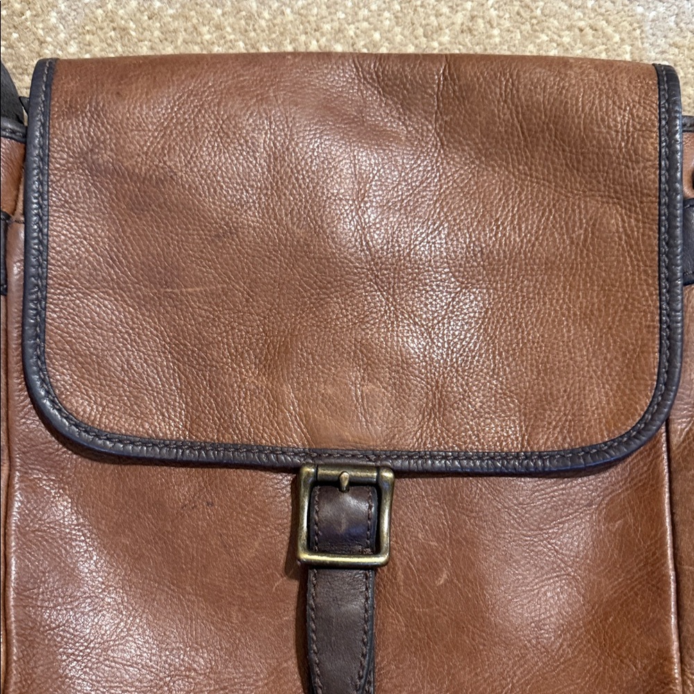 Fossil Brown Leather Vintage Messenger Bag with Dark Trim - Picture 4 of 16